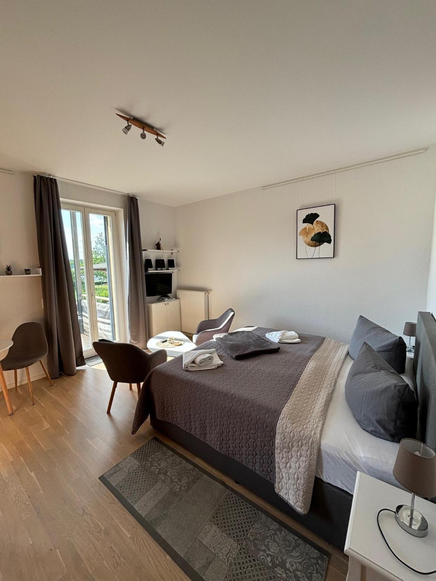Einraumapartment Im Erdgeschoss Mit Seeblick Rheinsberg Luaran gambar